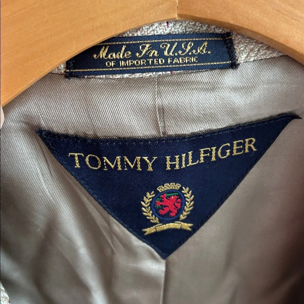 Tommy Hilfiger lining inside